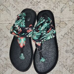 Sanuk Black Sandals with Green and Coral Tropical Print